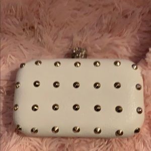 Skull Claire’s clutch